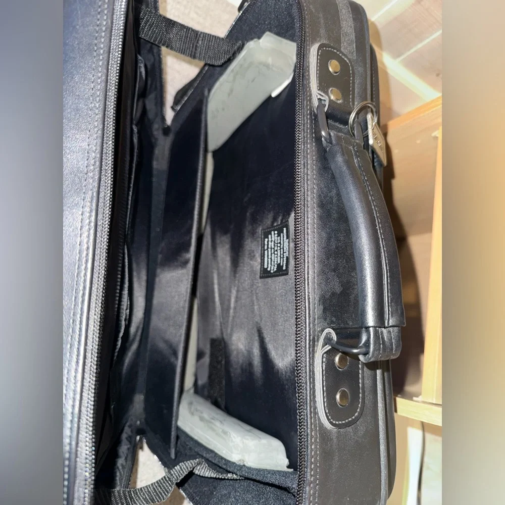 Port Noteworthy Executive Leather Black Briefcase Laptop Carrier Bag